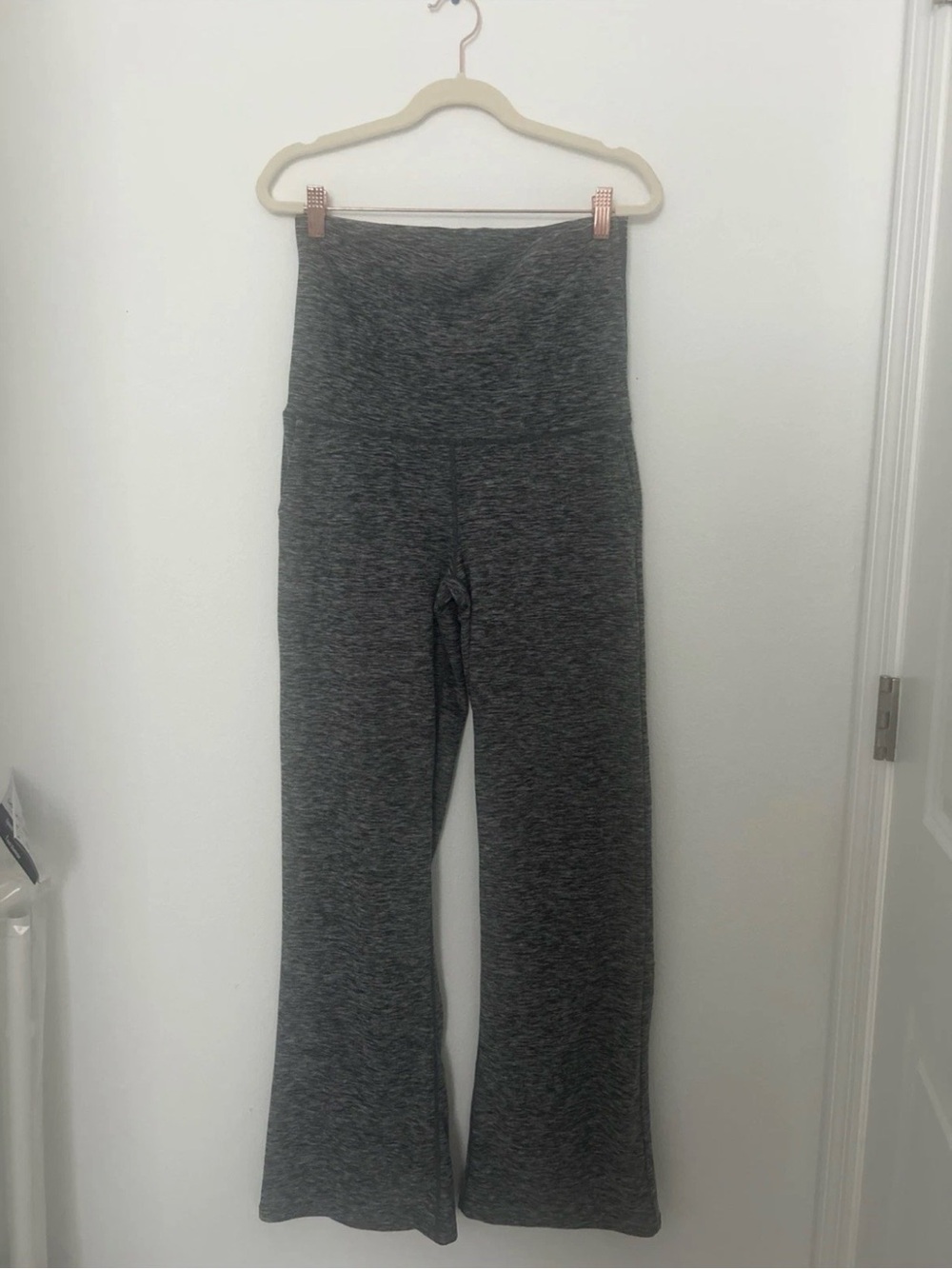 Academy High-Waist Gray Flare Leg Active Pants
